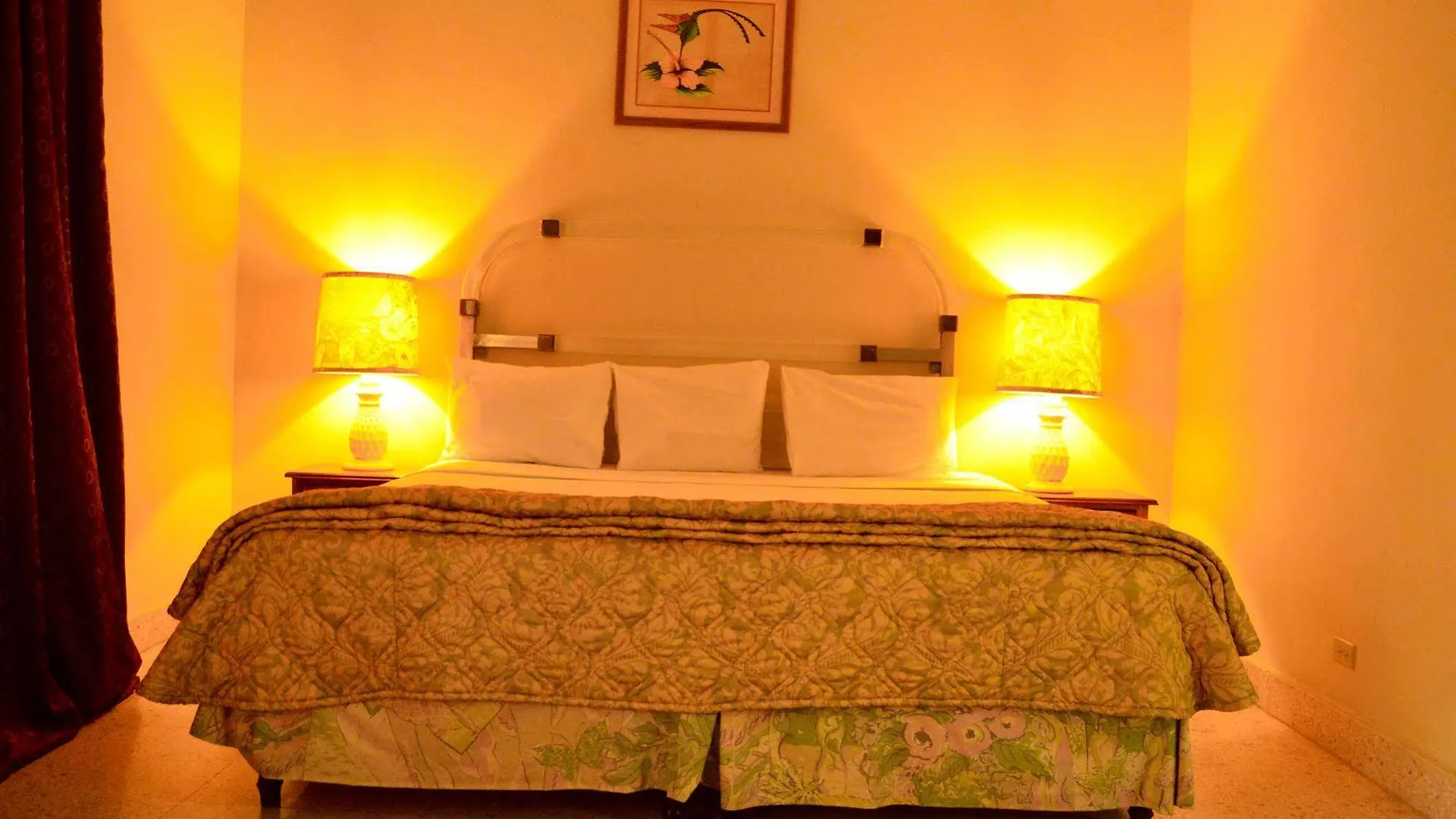 מונטגו ביי Sahara De La Mer Hotel 2*, מונטגו ביי